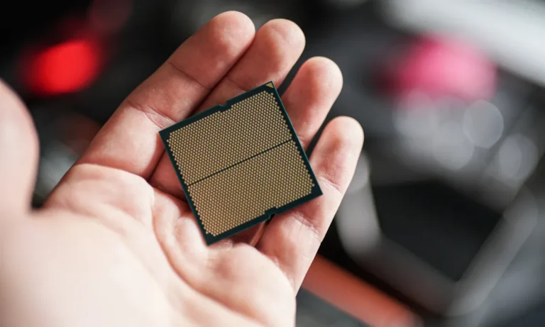 AMD Ryzen 9 9950X3D vs Ryzen 7 9800X3D: Le 9950X3D rivalise sérieusement avec le maître du gaming
