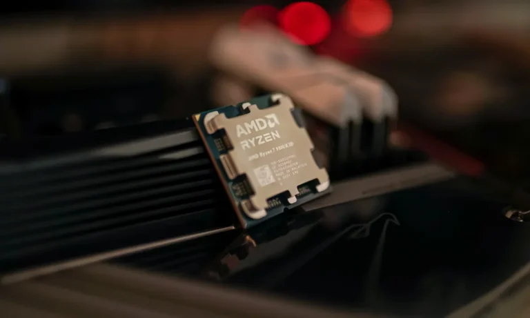 AMD Ryzen 9 9950X3D vs. Ryzen 9 9950X: le 9950X se démarque en dehors de la communauté gaming