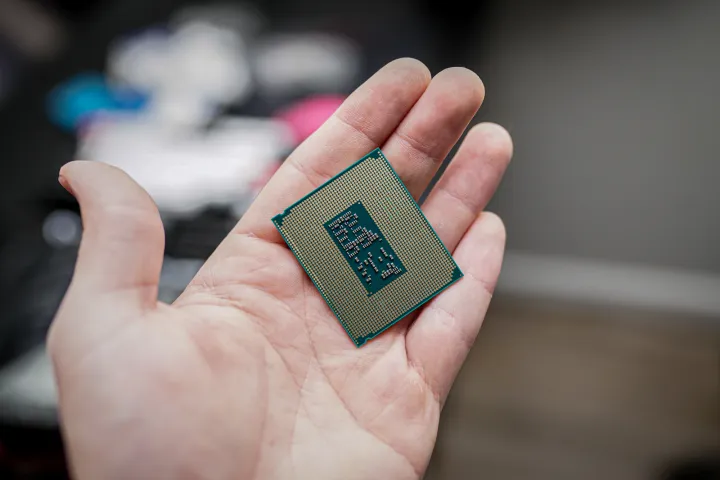 Intel Ultra 5 vs Core Ultra 7